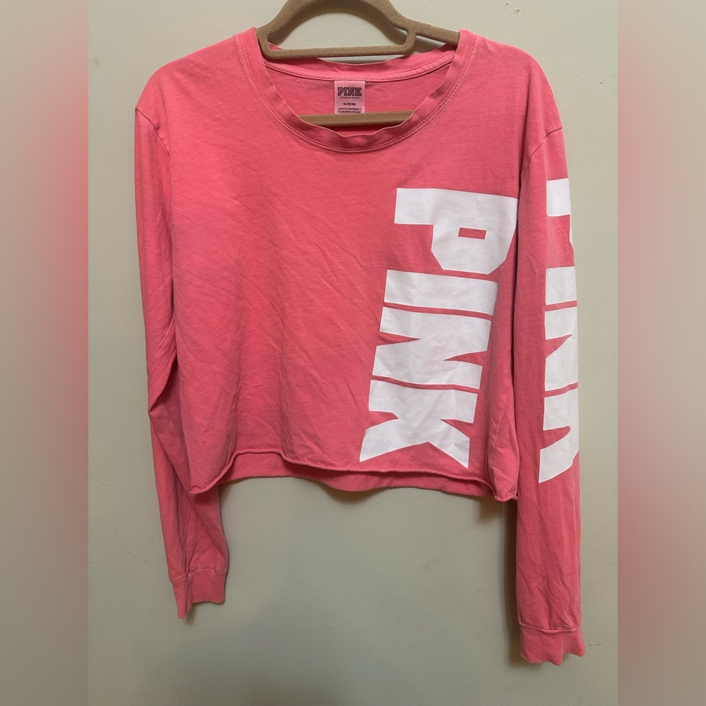 EUC PINK Victoria’s Secret Women Coral Long Sleeve Cropped Tee Logo Graphic M